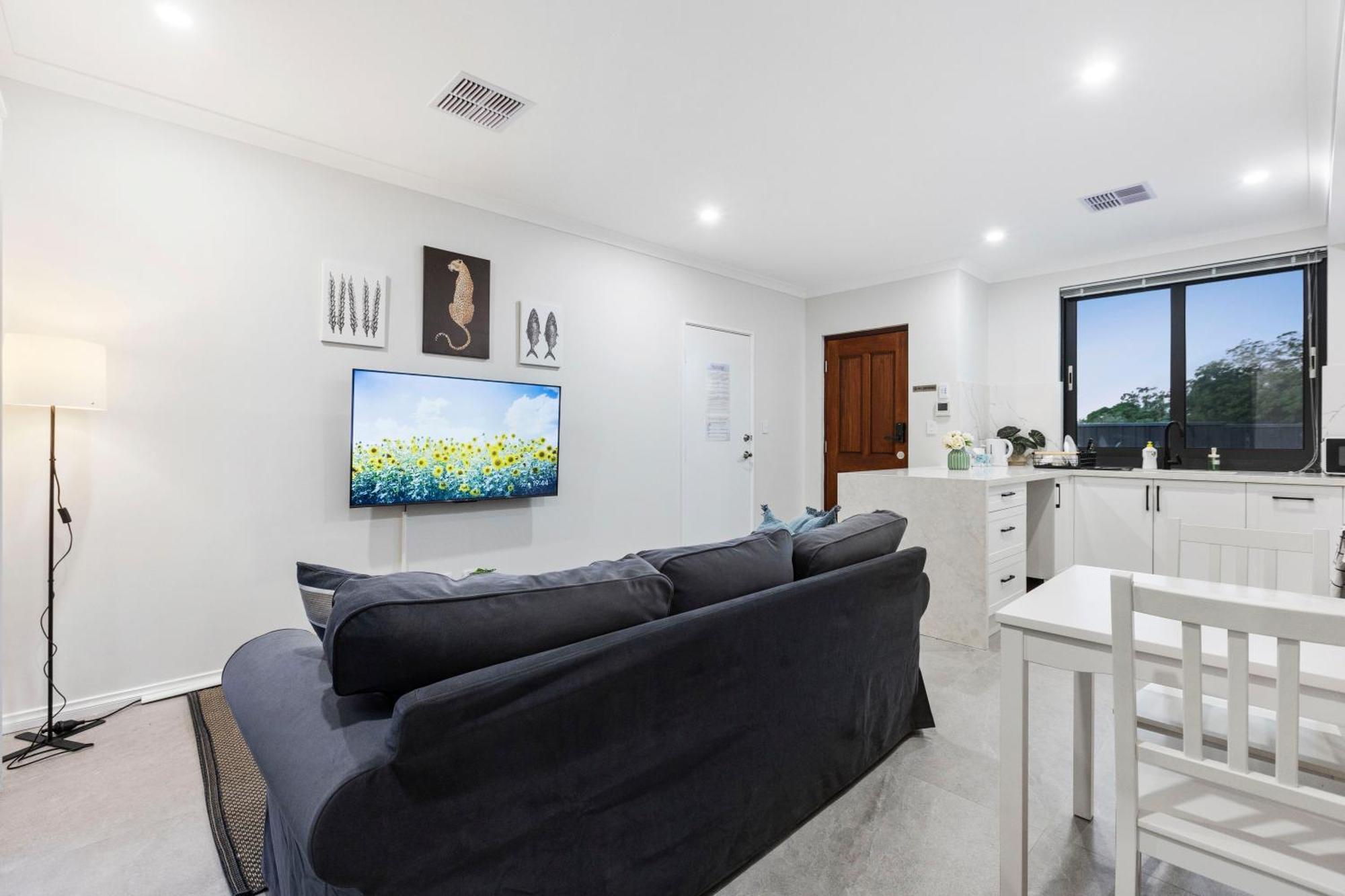 Holiday home Premium Modern House-Walk To Curtin Uinversity-3 Bedroom & 2 Bathroom Up For 4 People *