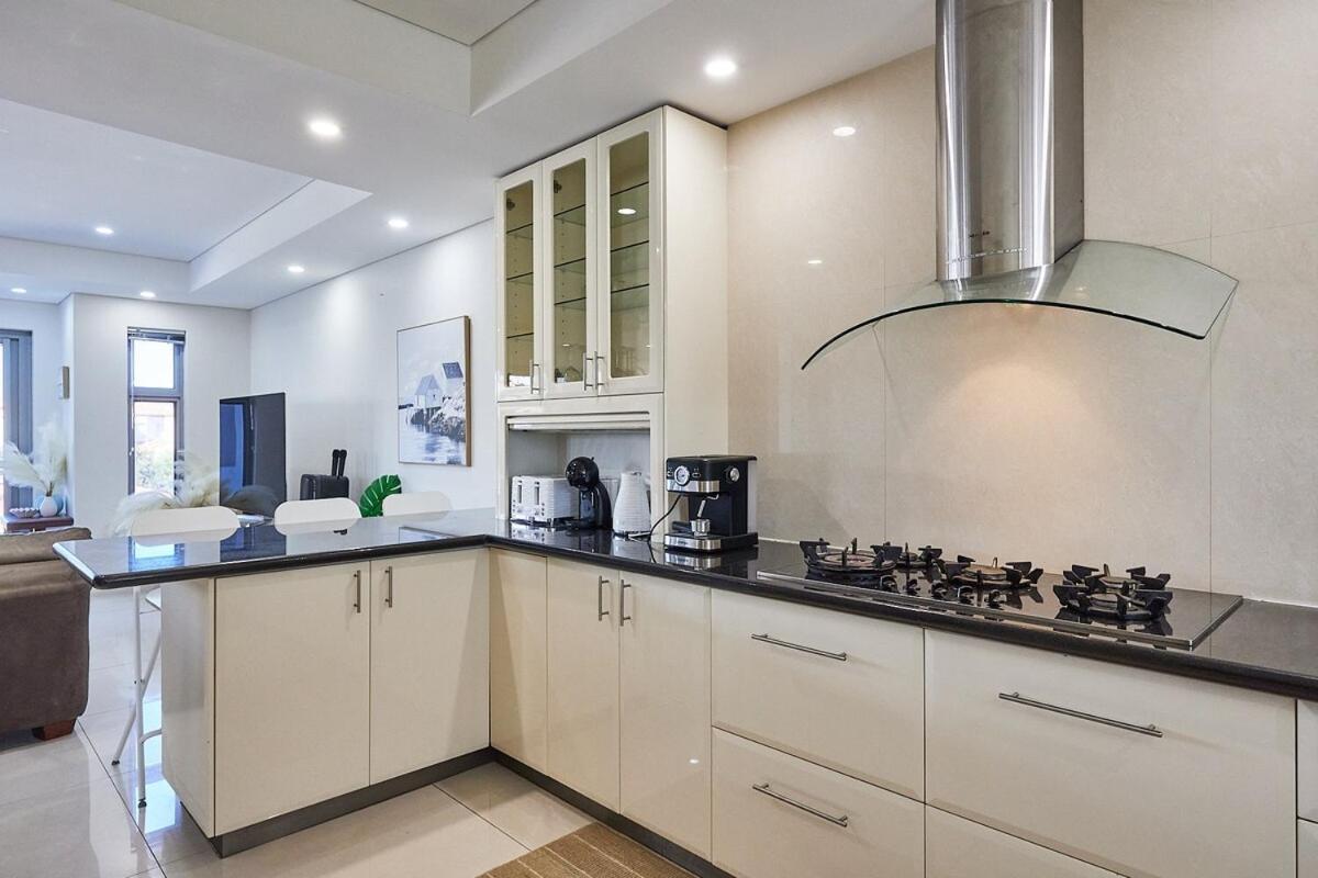 4 Bed 4 Bath In Scarborough *