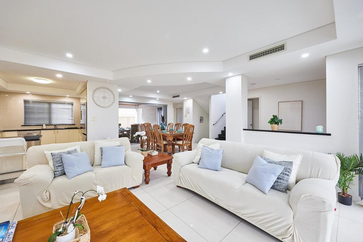 Bahay bakasyunan 4 Bed 4 Bath In Scarborough