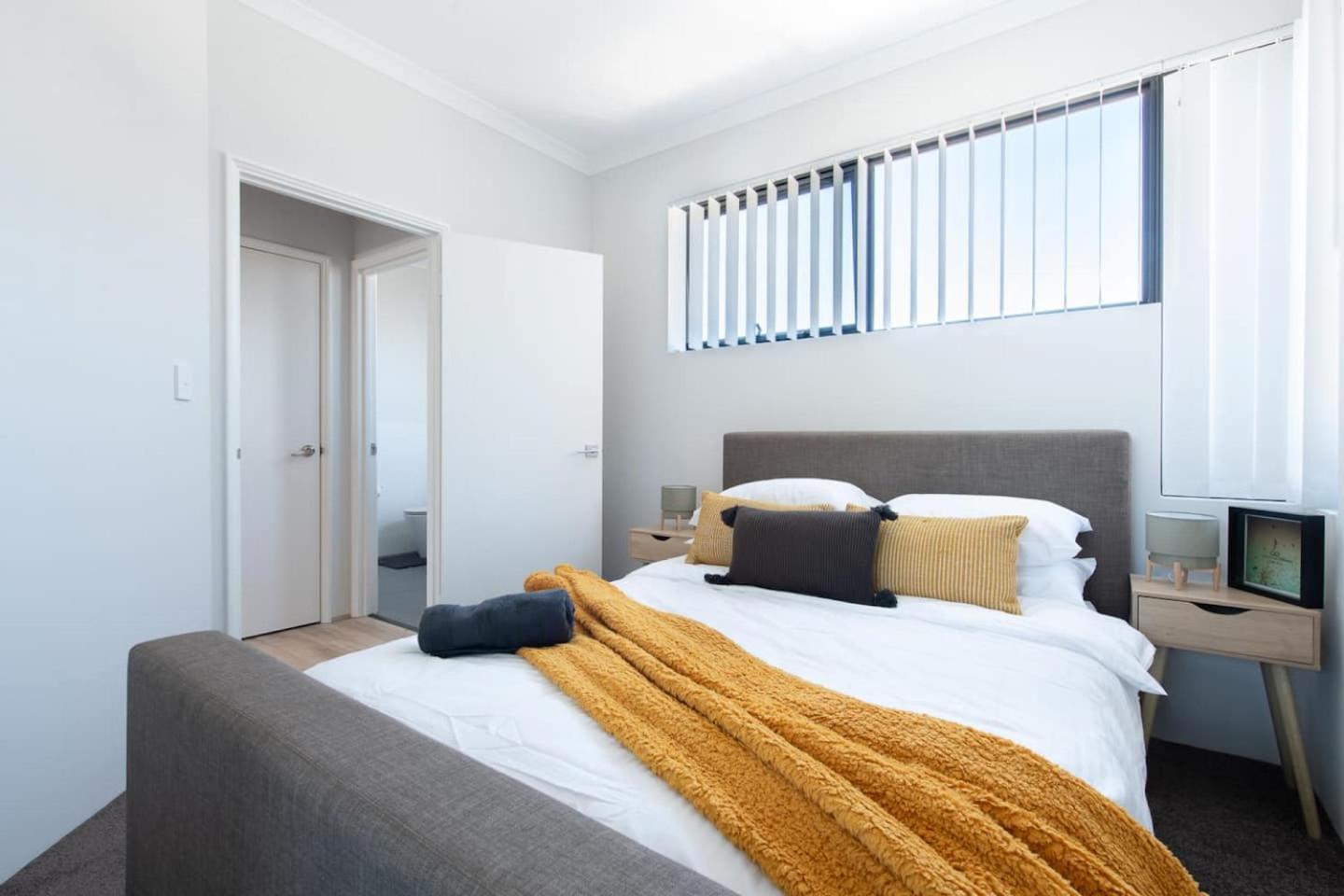 Cozy Lovely 2bdrm Walk To River * Perth