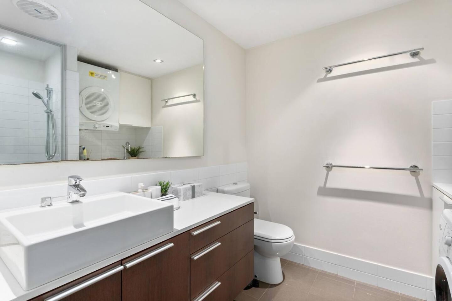 Apartamento Bright 3Bdrm City Skyline Views Catbus,Waca,Optus Perth