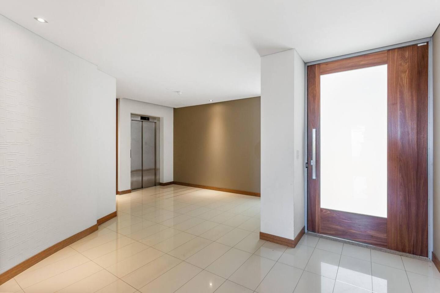 Bright 3Bdrm City Skyline Views Catbus,Waca,Optus * Perth
