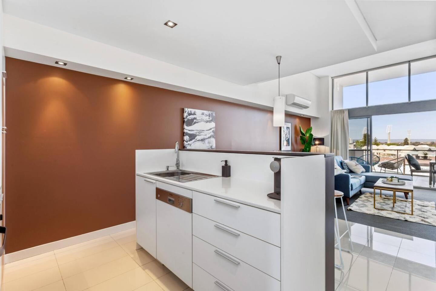 Bright 3Bdrm City Skyline Views Catbus,Waca,Optus *