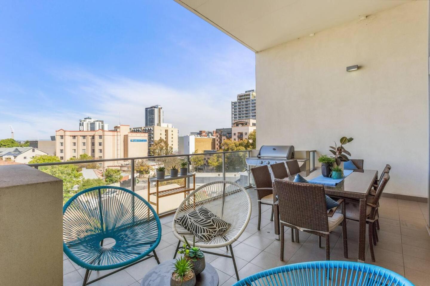Bright 3Bdrm City Skyline Views Catbus,Waca,Optus Apartamento