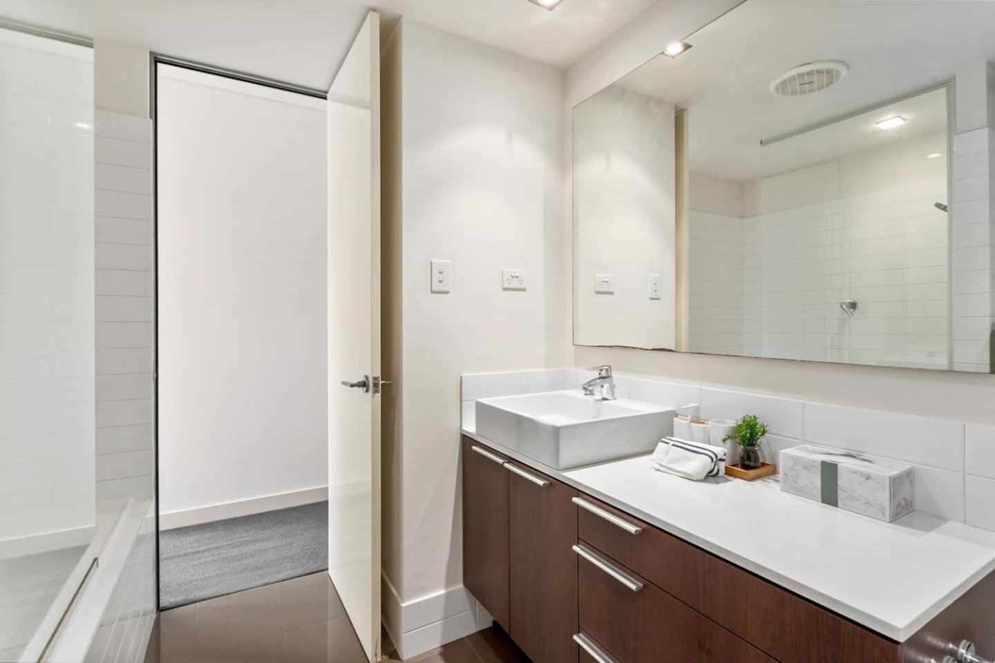 Bright 3Bdrm City Skyline Views Catbus,Waca,Optus *
