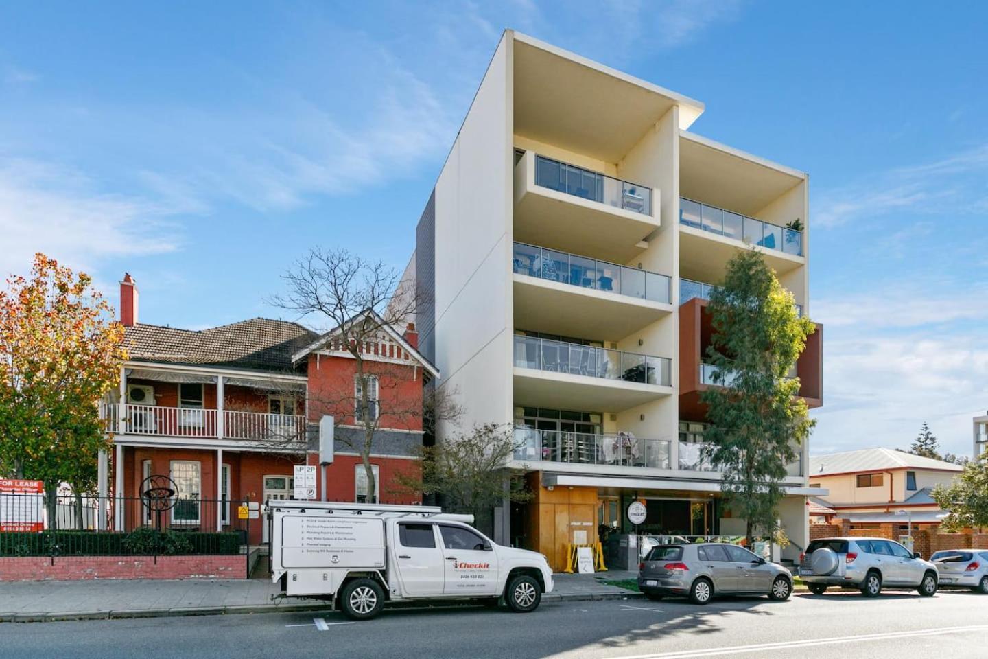Bright 3Bdrm City Skyline Views Catbus,Waca,Optus Perth