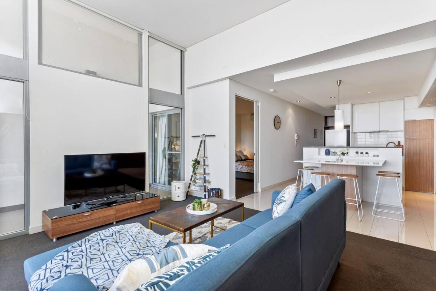 Bright 3Bdrm City Skyline Views Catbus,Waca,Optus Apartamento *