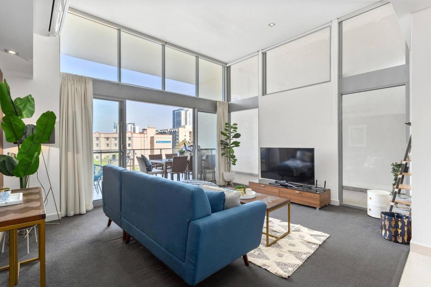 Bright 3Bdrm City Skyline Views Catbus,Waca,Optus Perth