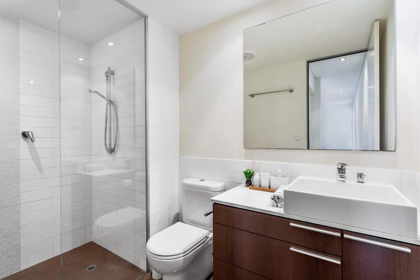 Apartamento Bright 3Bdrm City Skyline Views Catbus,Waca,Optus Perth