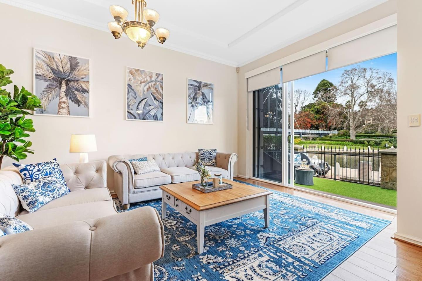 East Luxury Waterfront Retreat * Perth
