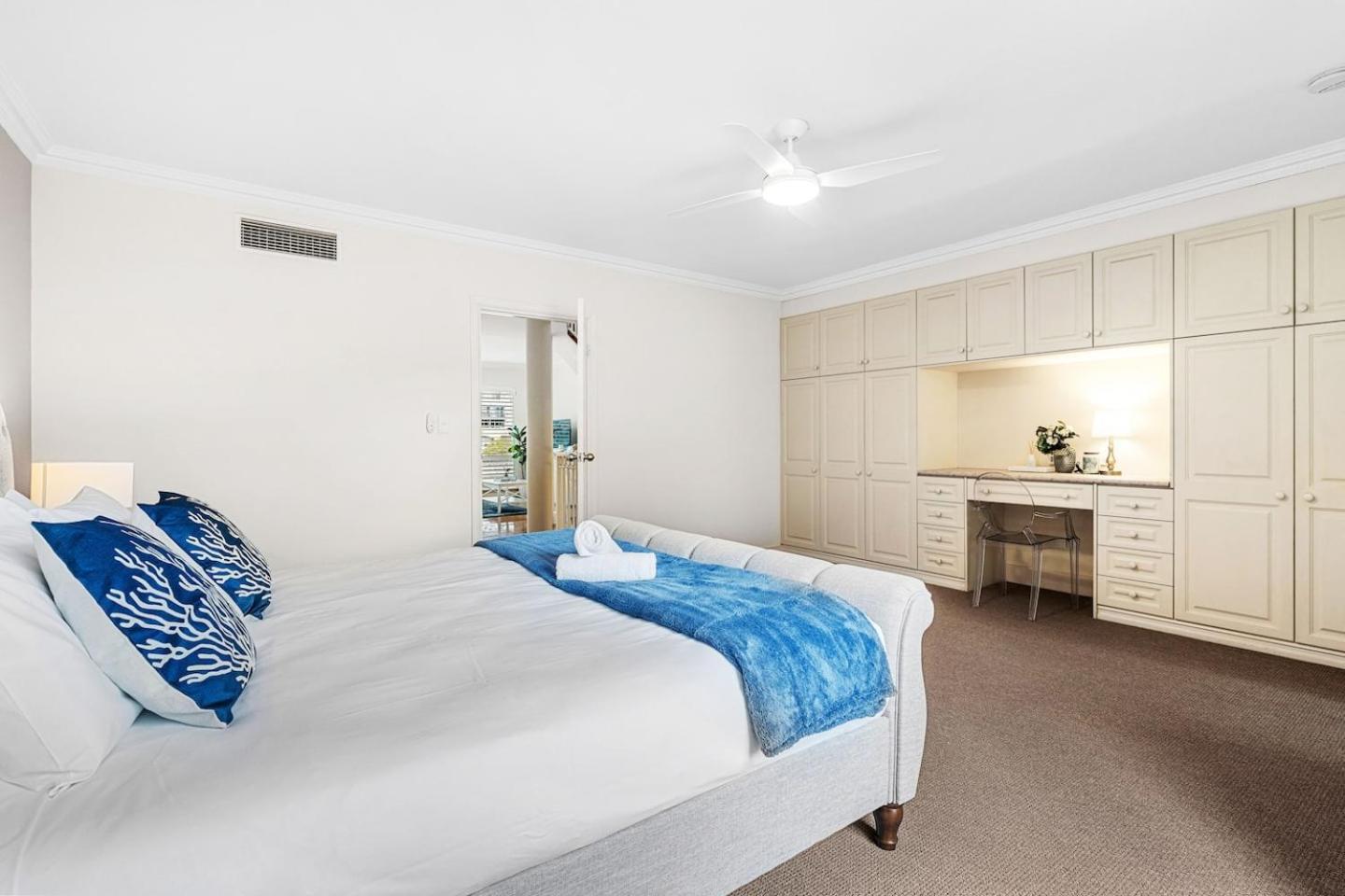 East Luxury Waterfront Retreat Perth