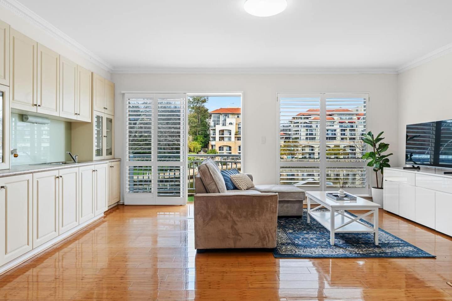 East Luxury Waterfront Retreat Perth