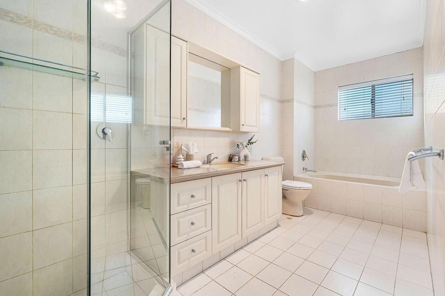 East Luxury Waterfront Retreat Rumah percutian Perth