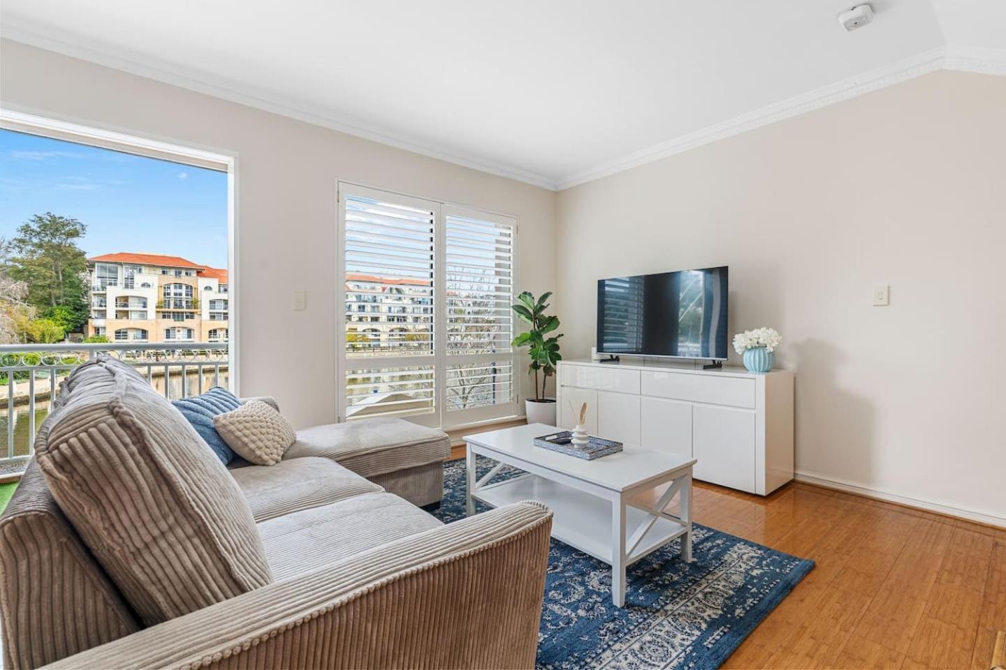 East Luxury Waterfront Retreat Rumah percutian Perth