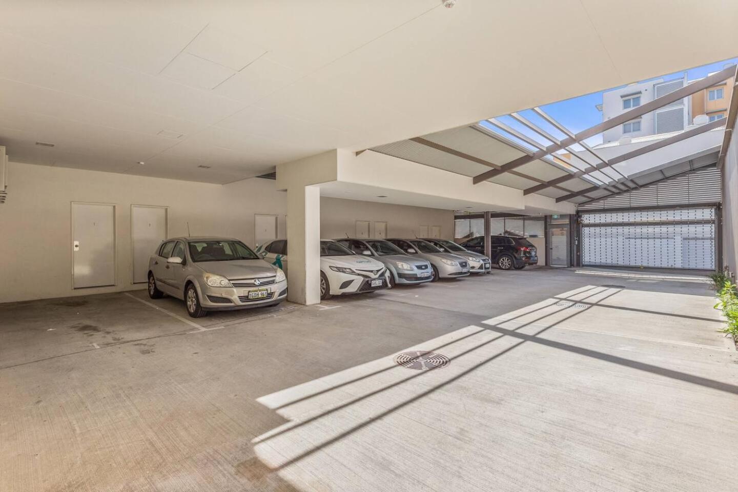 Apartamento Bright 3Bdrm City Skyline Views Catbus,Waca,Optus Perth