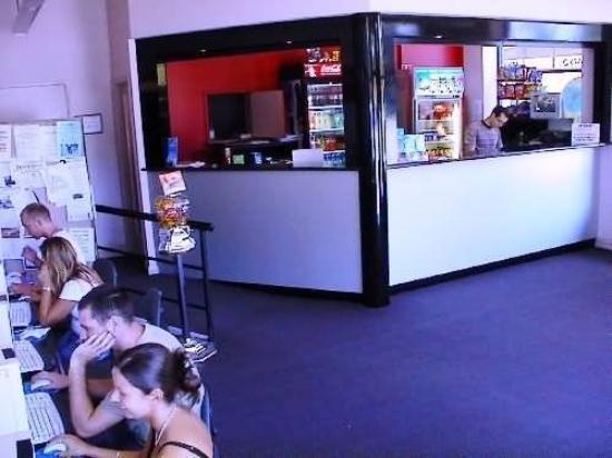 Hostel Globe Backpackers And Oasis