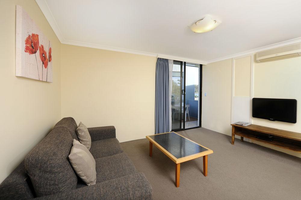 Lodestar Waterside Aparthotel 4*