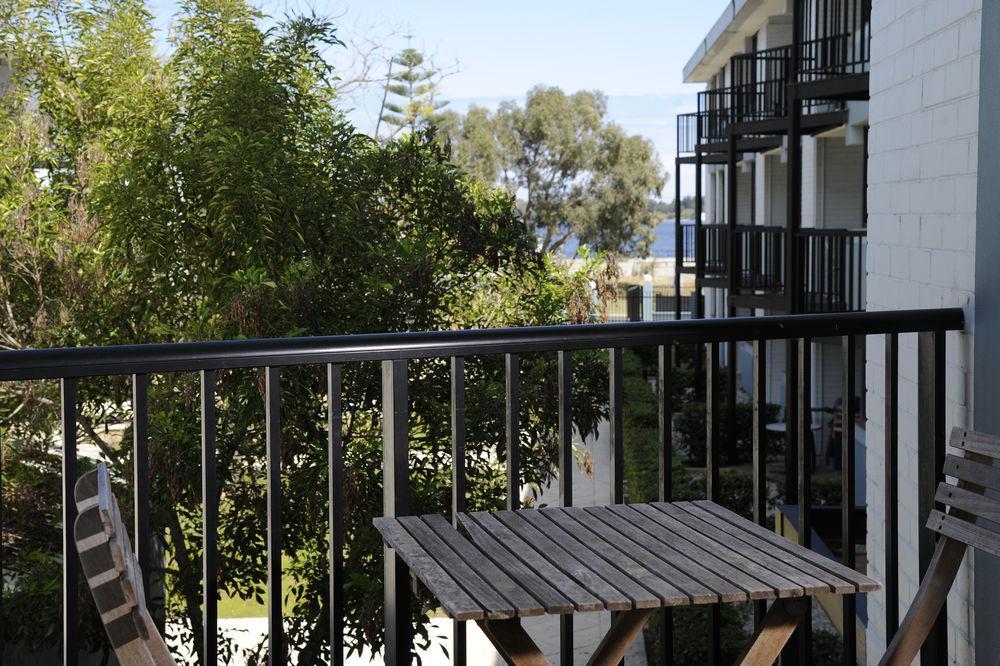 Lodestar Waterside Aparthotel