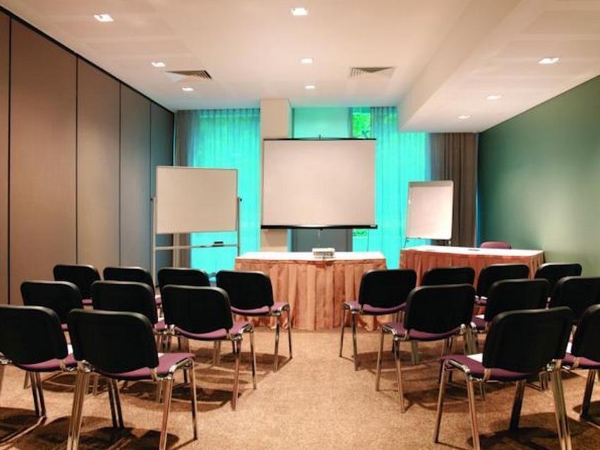 Adina Aparthotel