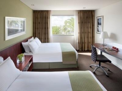 Crown Promenade Hotel 4*