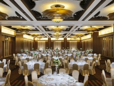Crown Promenade Hotel 4*