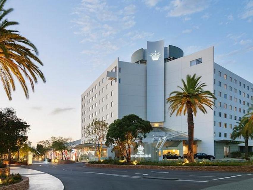 Crown Promenade Hotel