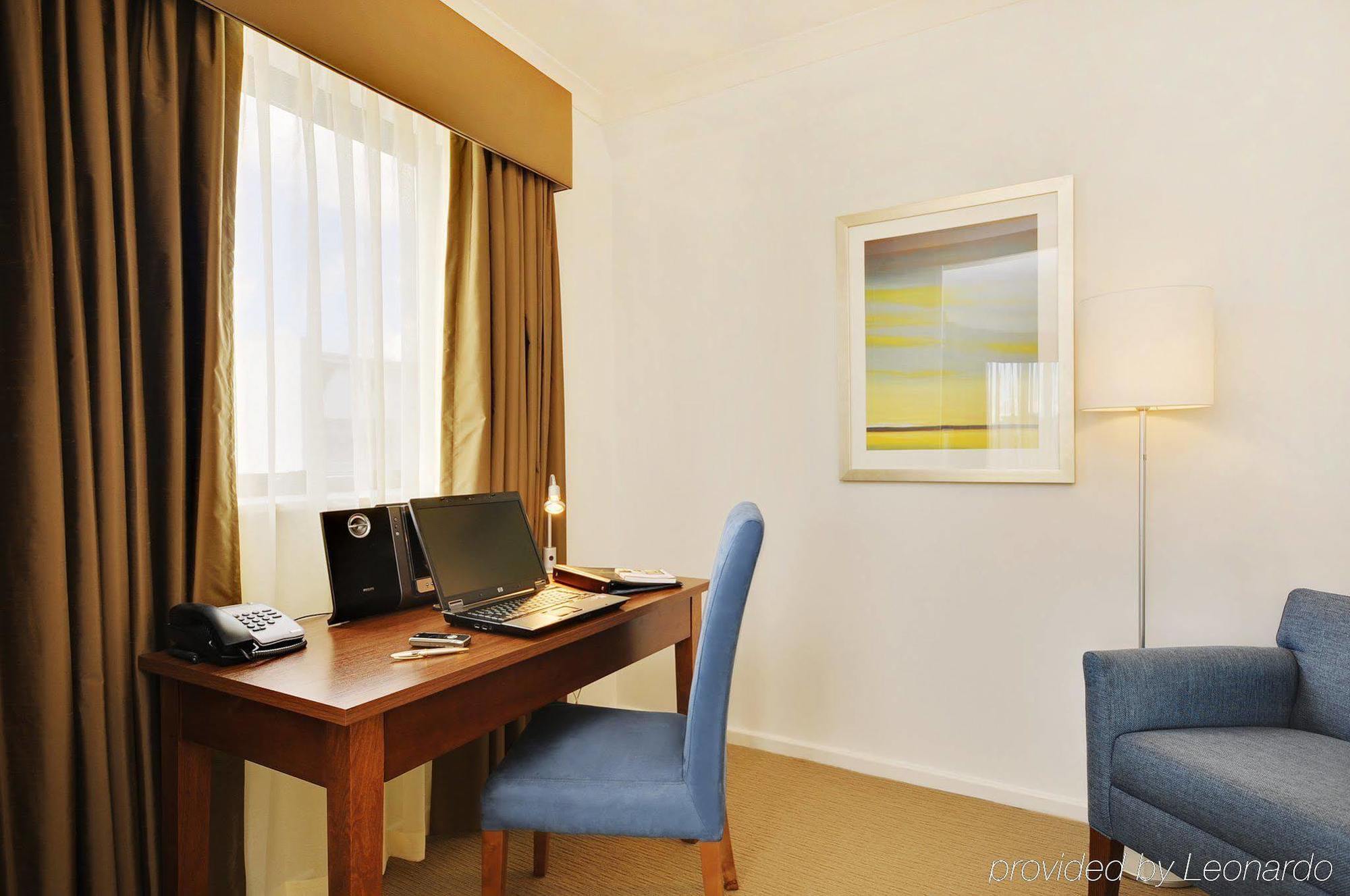 Quest West End Aparthotel 4*