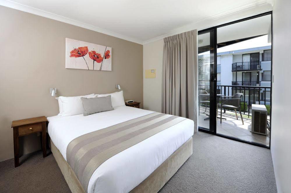 Lodestar Waterside 4* Perth
