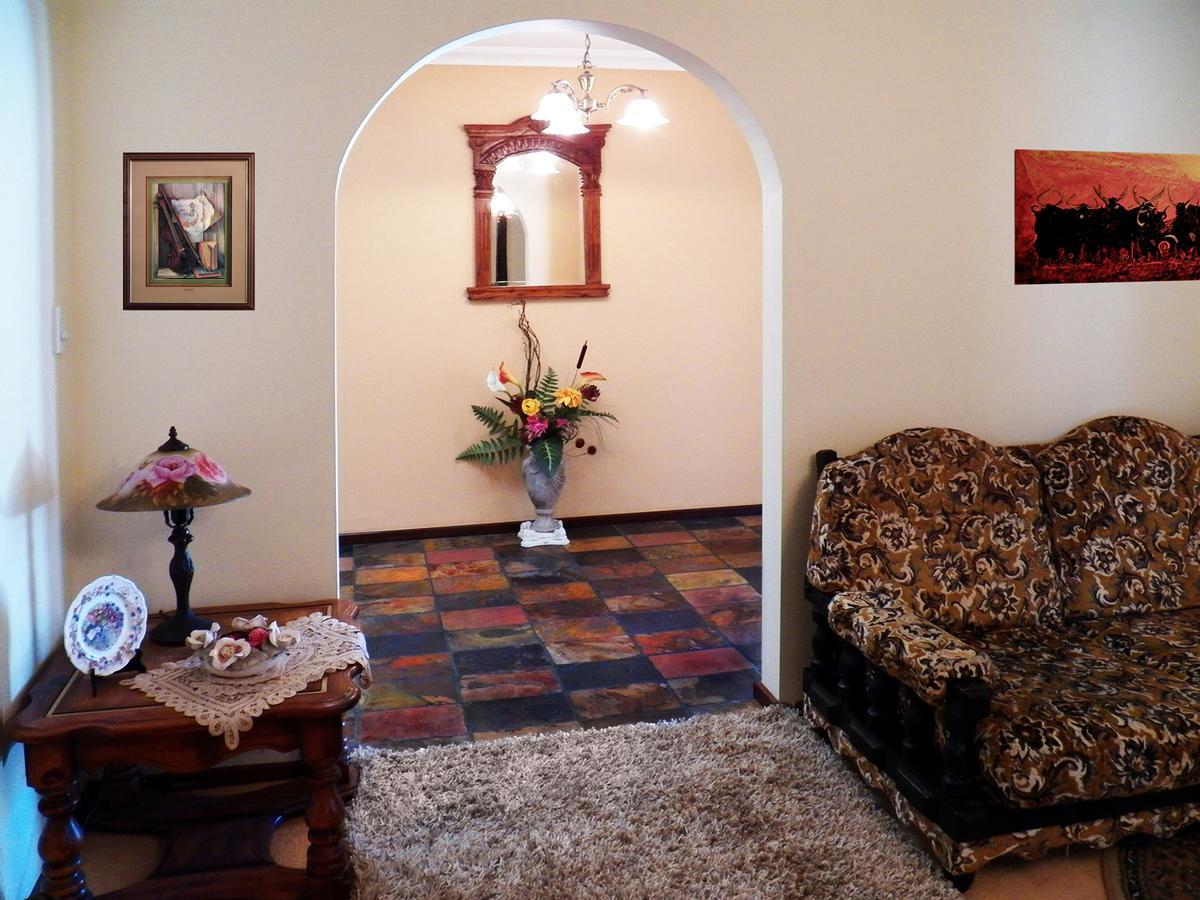The Spanish Guesthouse, Private Katil