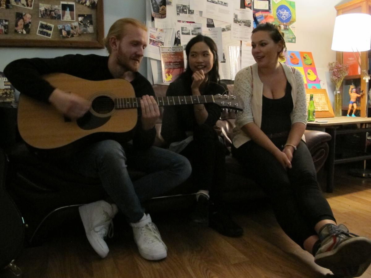 Hostel Ozi Backpackers - -