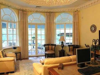 Hotel Luxury At Brookleigh 3*