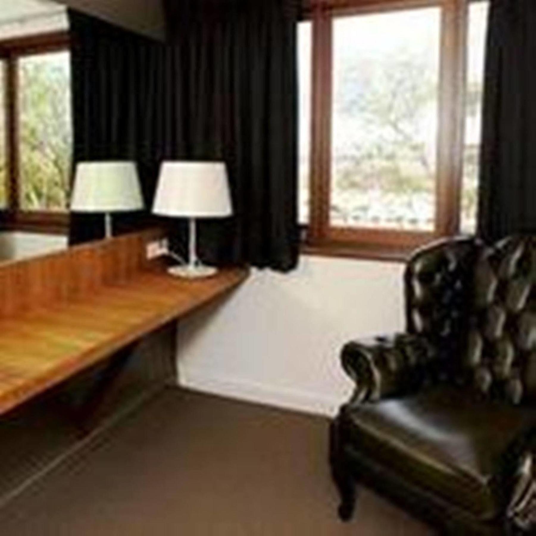 Riverview On Mount Street Aparthotel 4*