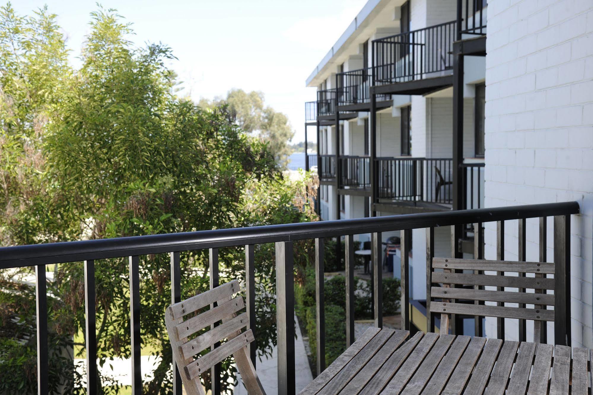 Lodestar Waterside Aparthotel
