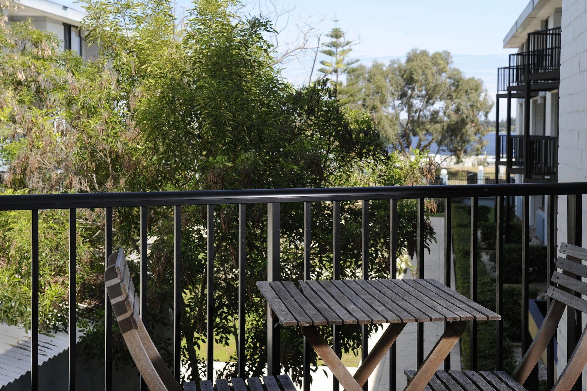 Lodestar Waterside 4* Perth