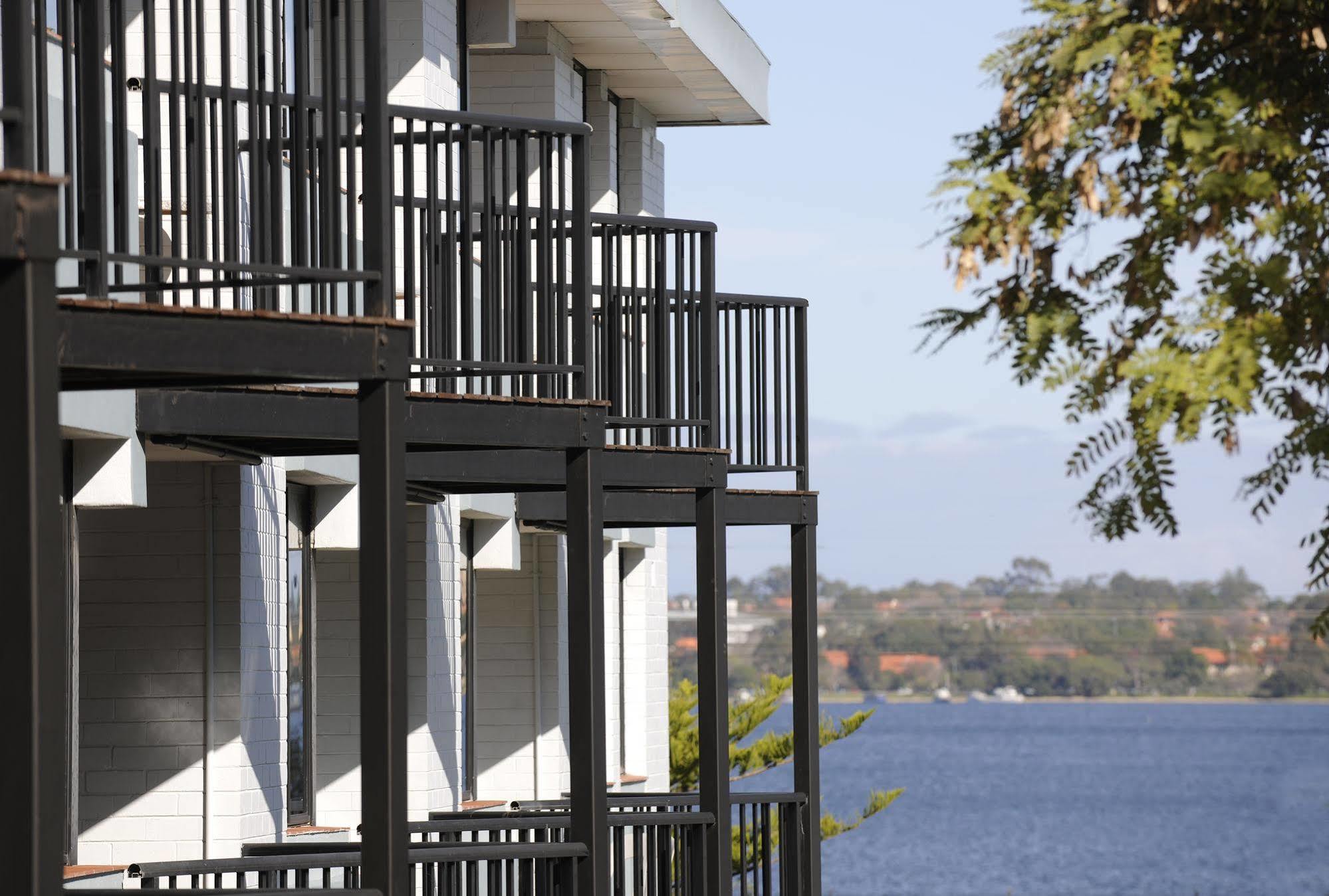 Lodestar Waterside Aparthotel