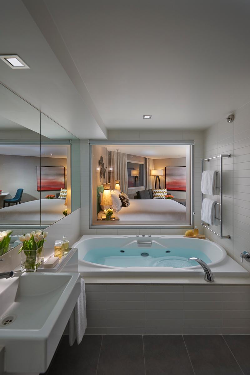Crown Promenade Hotel 4*