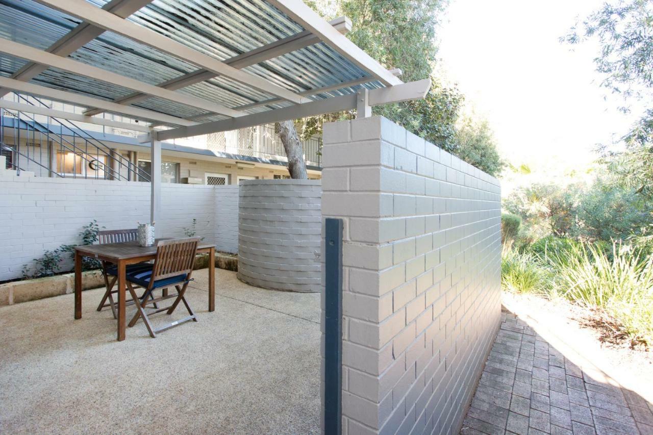 Hensman 5 - 1brm Unit With Courtyard & Parking * Perth