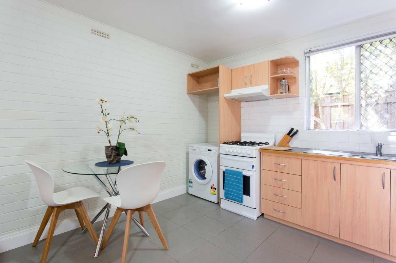 Hensman 5 - 1brm Unit With Courtyard & Parking Apartment