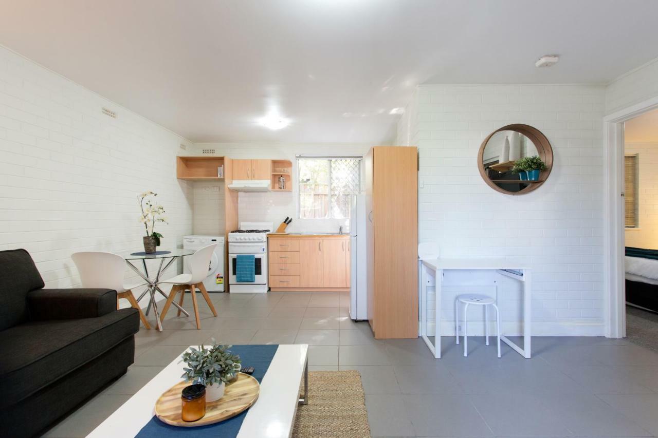 Hensman 5 - 1brm Unit With Courtyard & Parking * Perth