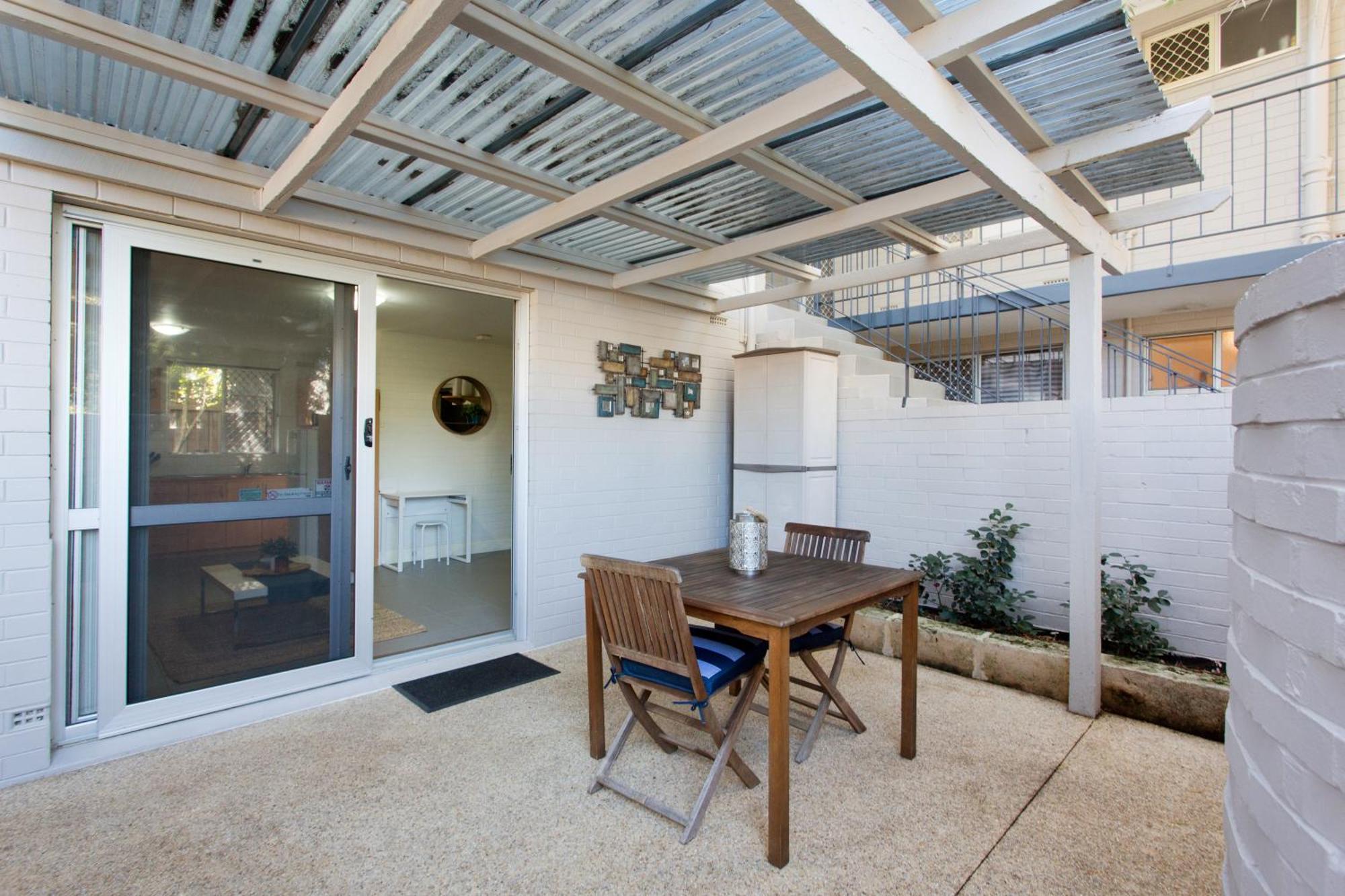 Hensman 5 - 1brm Unit With Courtyard & Parking Apartment