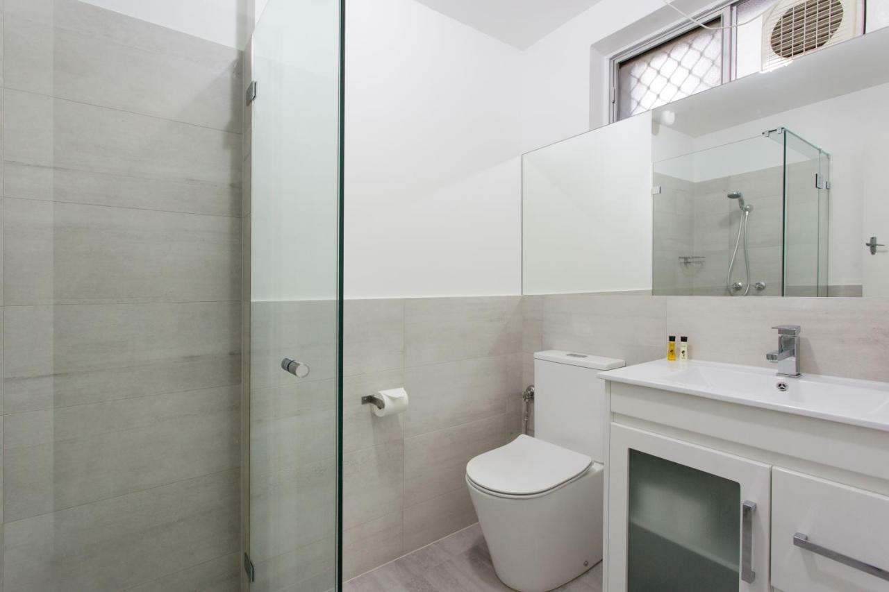 Hensman 5 - 1brm Unit With Courtyard & Parking * Perth
