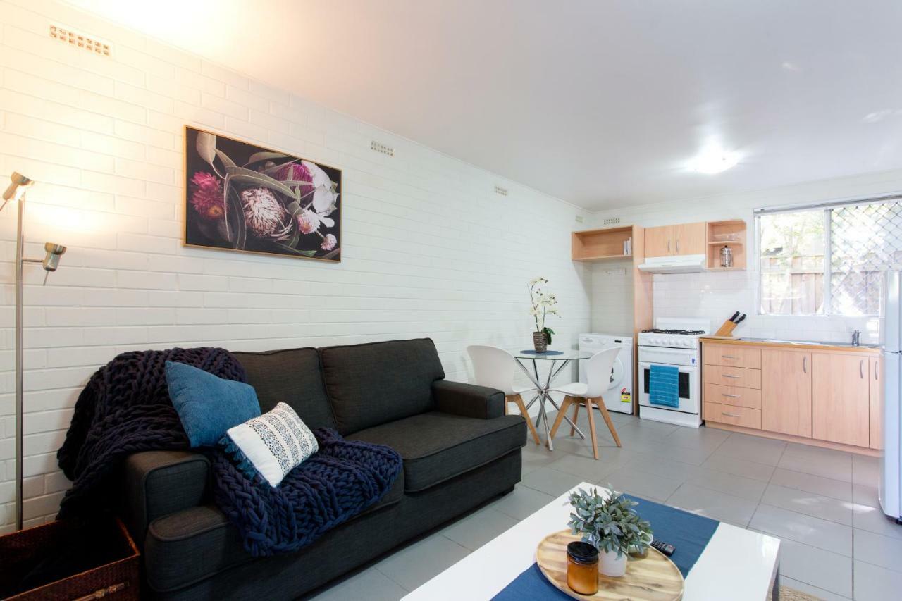 Hensman 5 - 1brm Unit With Courtyard & Parking *