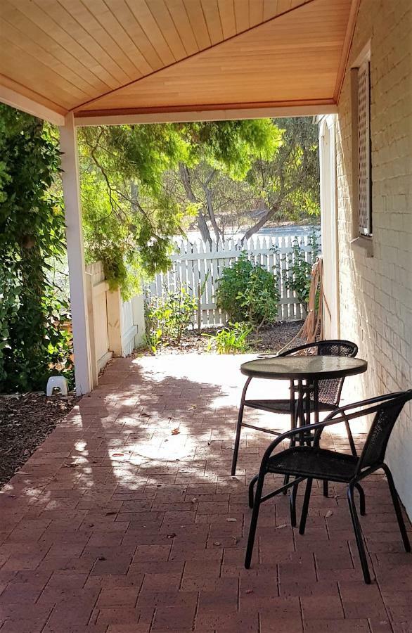 Tillbrook * Perth