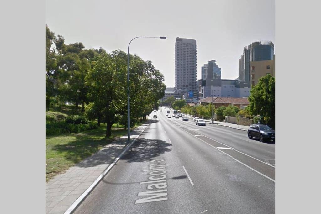 M5 West Near Kings Park * Perth