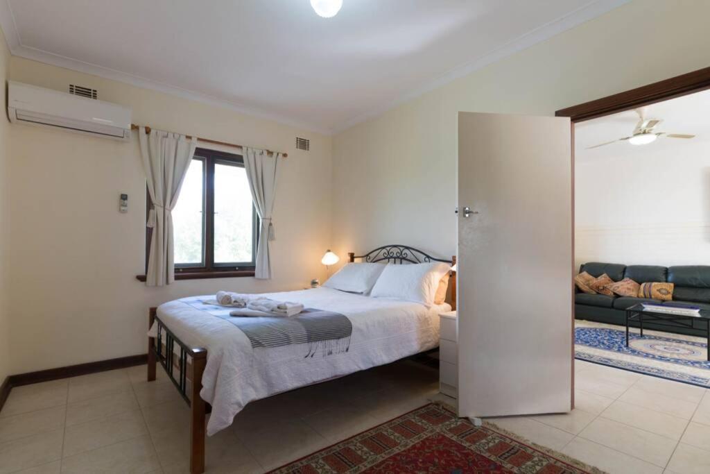 B9 Crawley 1 Brm & Sleepout Near Uwa Apartment *