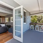 Urbanstyle Claremont Apartment - Executive Escapes