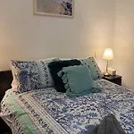 Deluxe Close To City Wifi Netflix Wine Parking