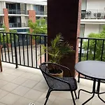 Deluxe Close To City Wifi Netflix Wine Parking