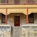 Central 3 Bedroom Heritage House In Fremantle