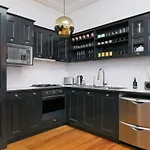 Boutique 2-Bed House With Garden In Northbridge Perth